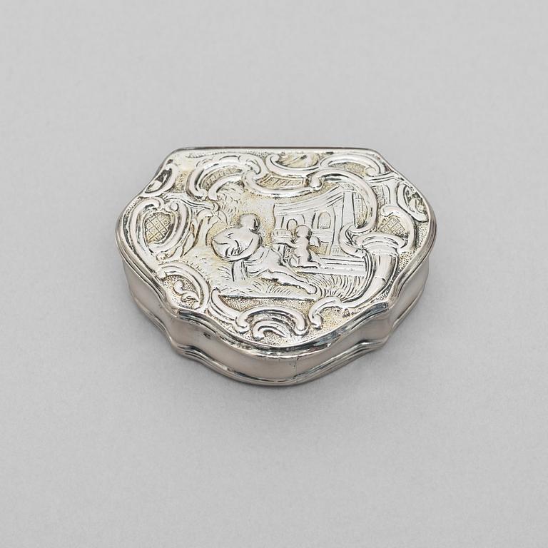 SNUSDOSA, möjligen av Petter Lindbom (verksam i Kalmar 1754-1770 (76)).