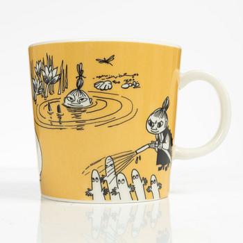 A Moomin mug, 'Dark yellow' with sticker, Arabia, Finland, 1991-99.