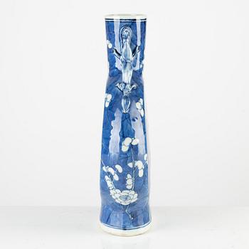 A blue and white porcelain moon flask, China, 19th century.