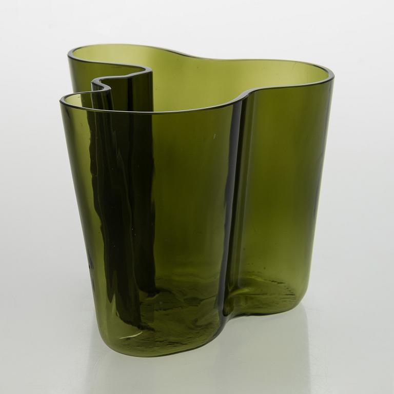 Alvar Aalto, a 1950s glass vase, model 3030, signed Alvar Aalto 3030.