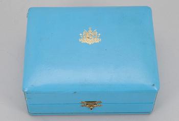 SAVUKERASIA, hopeaa. Persian Shaahin valtiovierailulahja.  Paino 275 g.