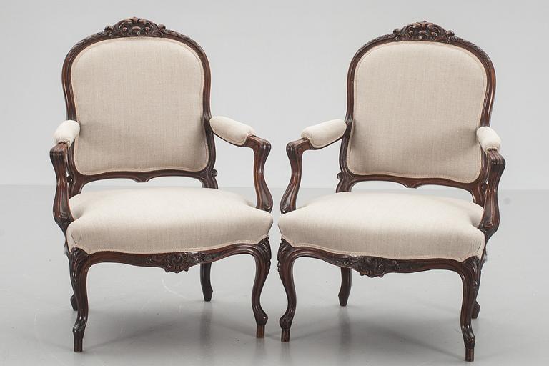 KARMSTOLAR, ett par, Louis XV-stil.