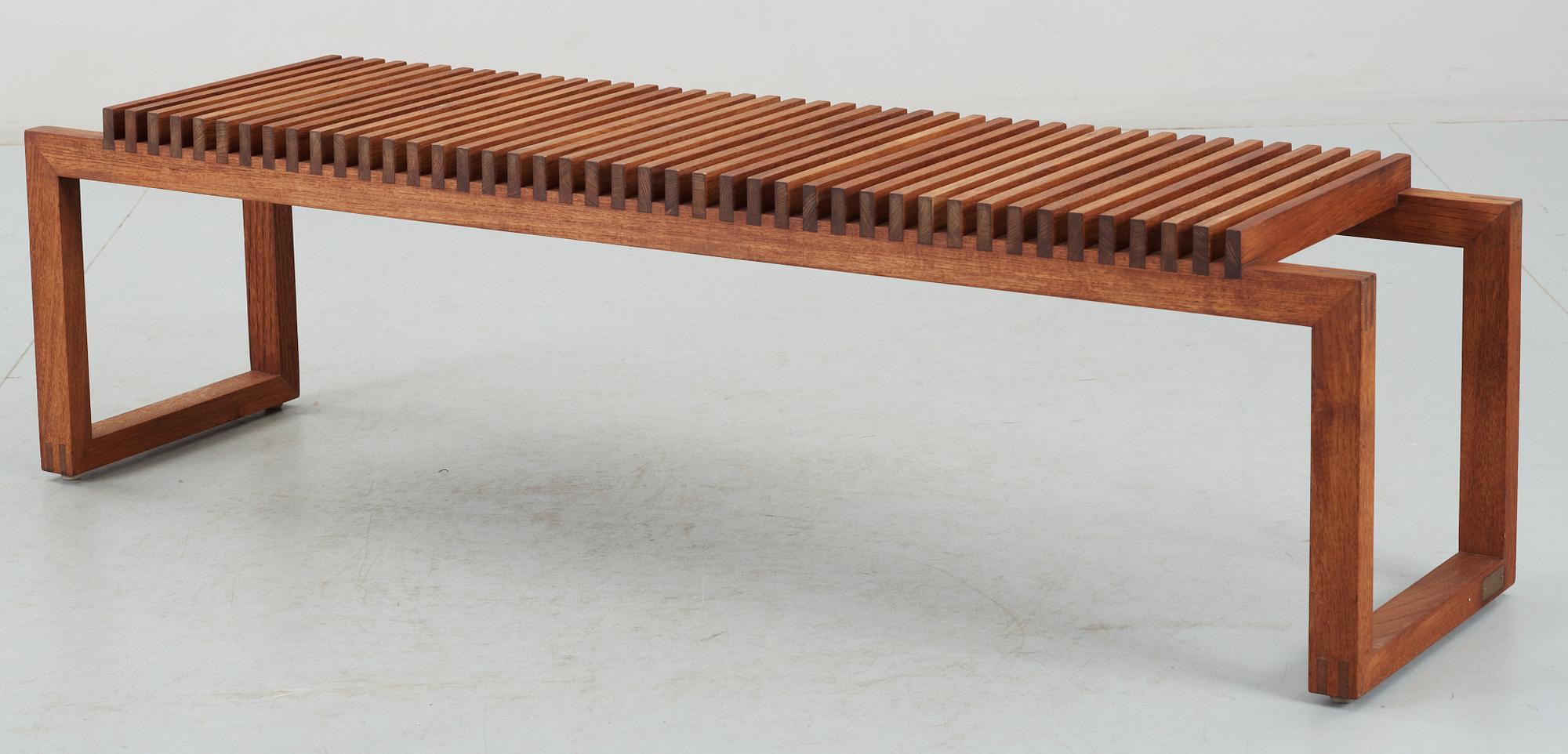 CUTTERBÄNK, Trip Trap, Danmark. Design, Niels Hvass. Etikettmärkt.