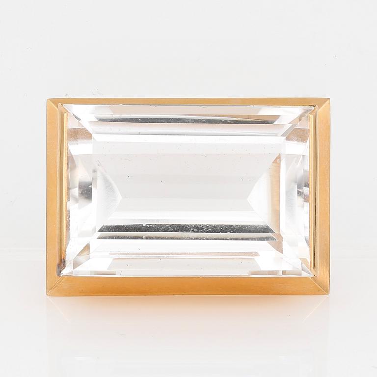 BROSCH, 18K guld med trappslipad bergkristall, ca 63,96 ct, Hugo Olsson, Helsingborg, 1962. Total vikt ca 21,33 g.