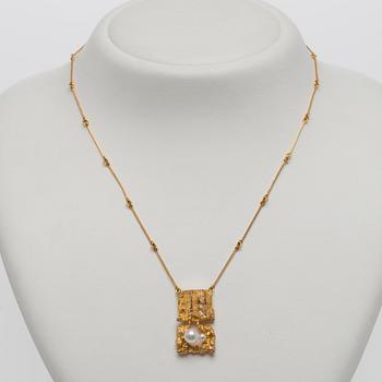 A NECKLACE, 14K gold, cultured pearls. Björn Weckström, Lapponia, Helsinki.