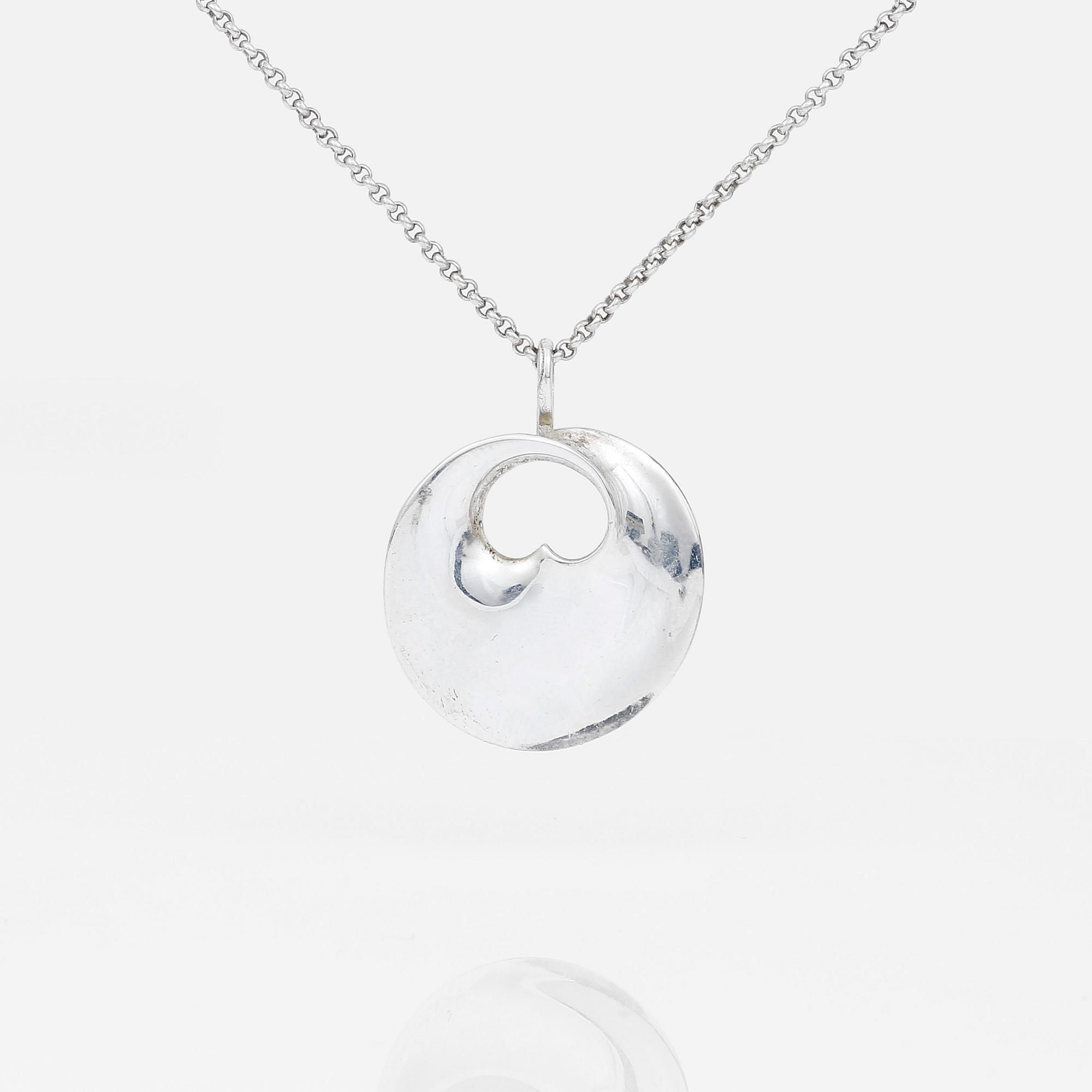 HÄNGE samt KEDJA, sterling silver, 'Hidden Hearts', V Torun Bulow-Hube för Georg Jensen, Danmark, 1997. Vikt ca 7,14 g.