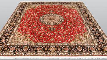 Matta, Figural Täbriz, Part Silk, sk 50 Radj, ca 307 x 248 cm.