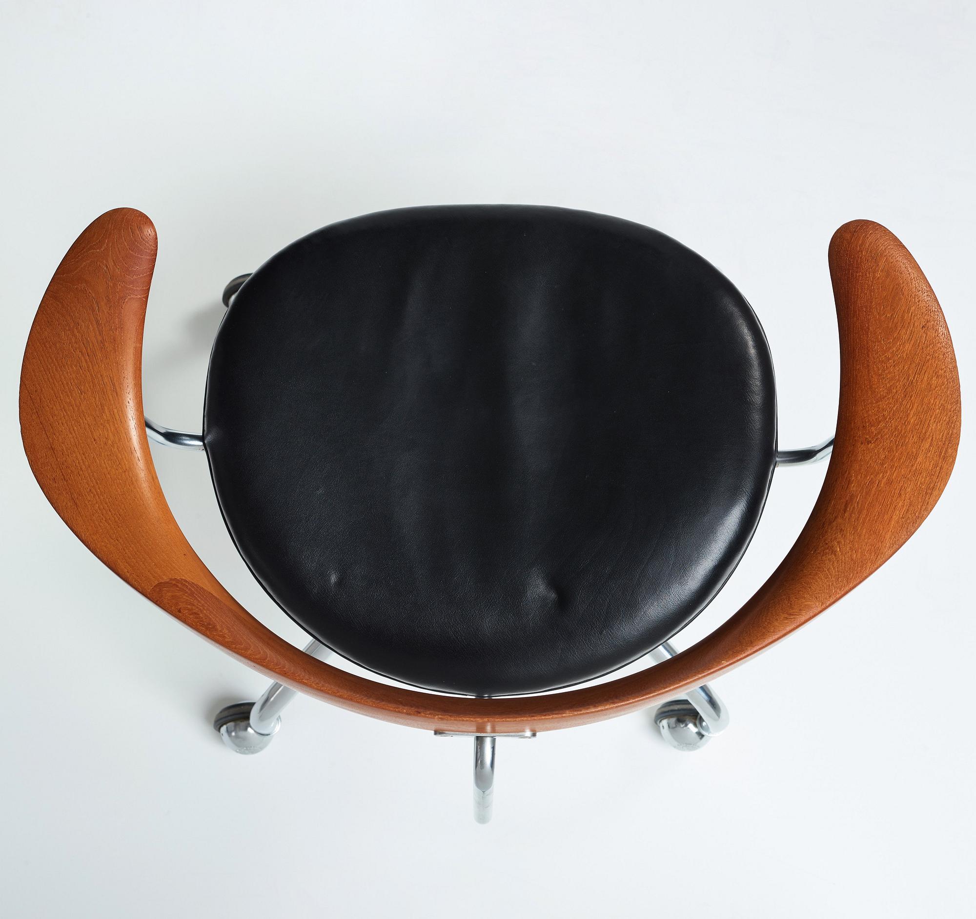 Hans J. Wegner, a "Swivel Chair" /JH502, executed by Johannes Hansen, Denmark 1960's.