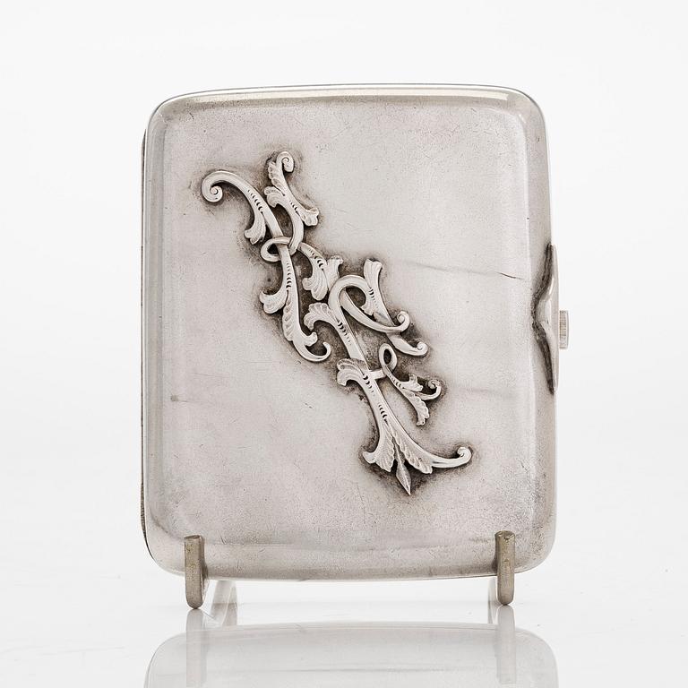 A late 1880s silver cigarette case, maker's mark of Peter Silventoinen, Saint Petersburg.