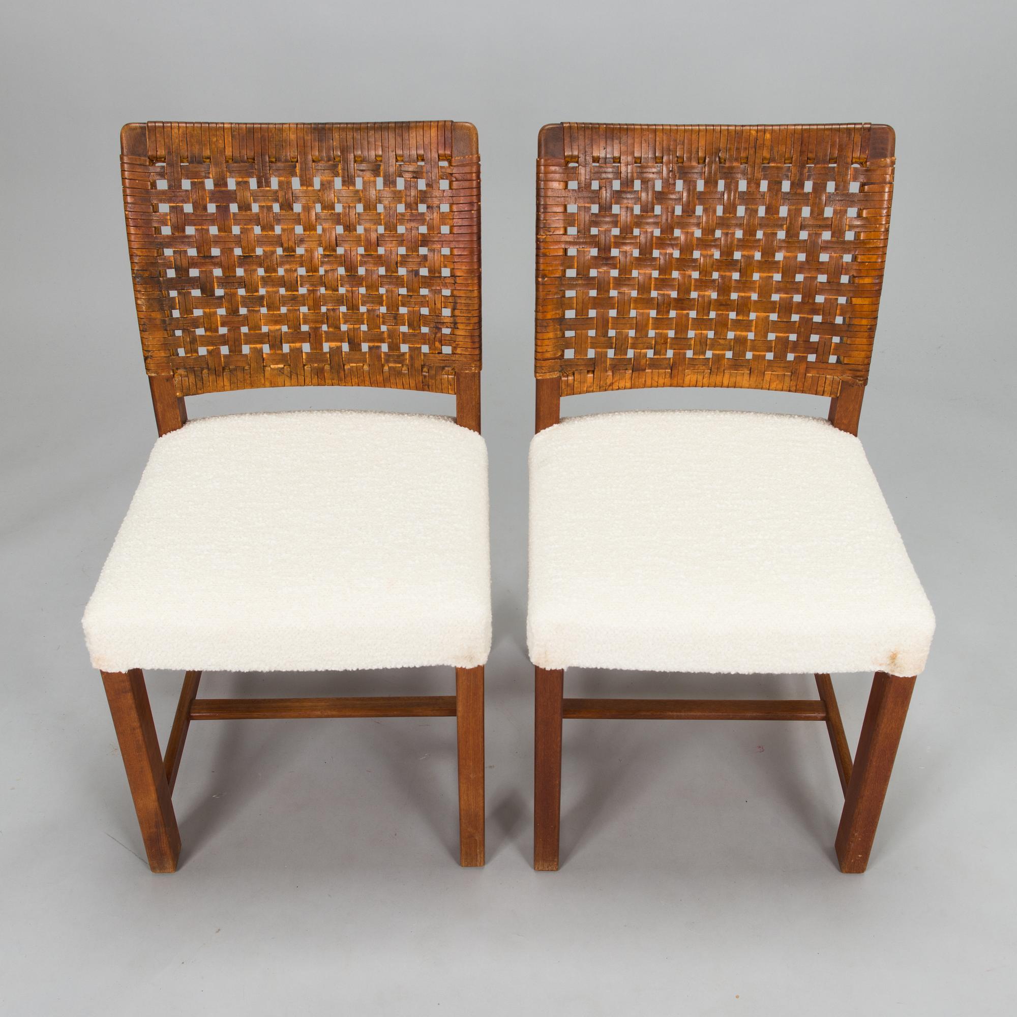 Carl Gustaf Hiort af Ornäs, a mid-20th Century dining table and eight chairs for  för HMN Huonekalu Mikko Nupponen.