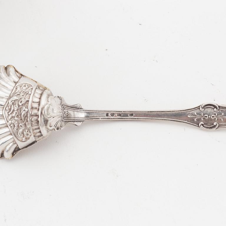 A Swedish silver sugar box, mark of Johan Daniel Blomsterwall, Gothenburg 1829.