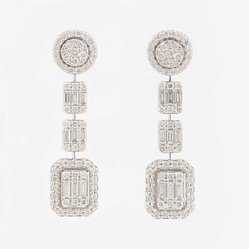 Earrings, 18K white gold with baguette and brilliant cut diamonds.