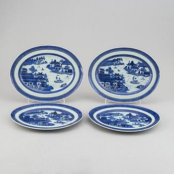 Four blue and white serving dishes, Qing dynasty, 19th century.