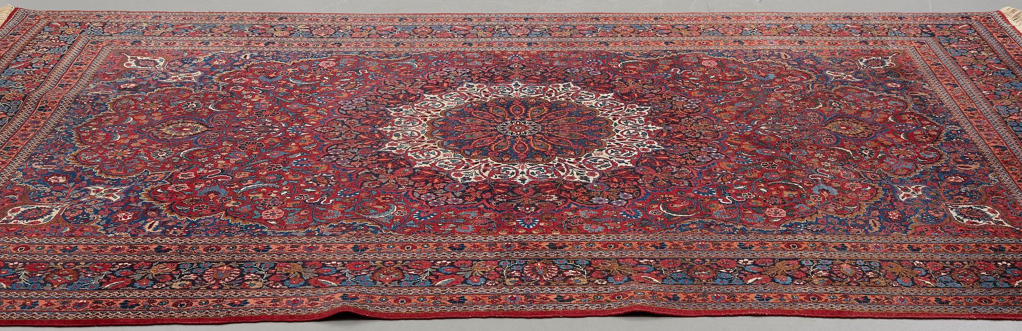 Matta, antik/semiantik Meshed, ca 336,5 x 229,5 cm.