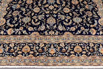 A CARPET, Kashan, ca 372 x 261 cm.