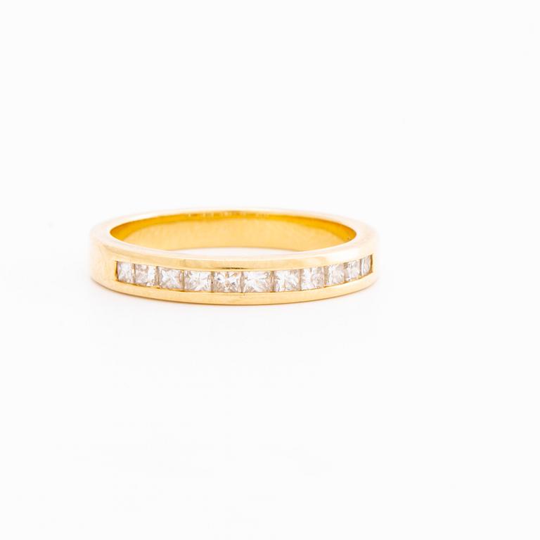 RING 18K gold w princess-cut diamonds approx 0,60 ct.