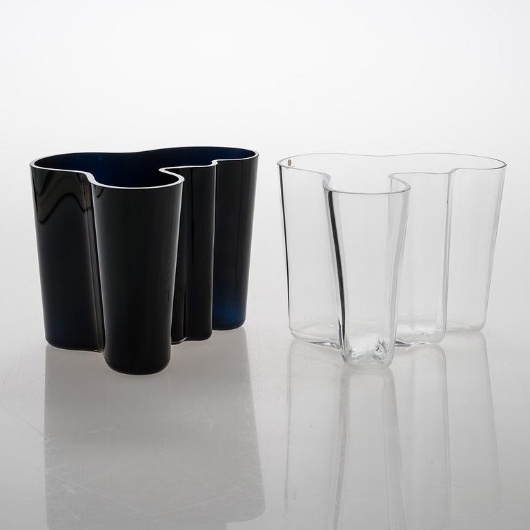 ALVAR AALTO, Two '3030' vases for Iittala Finland.