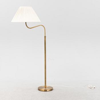 Josef Frank, golvlampa, modell 2368, "Stora Kamelen", Firma Svenskt Tenn.