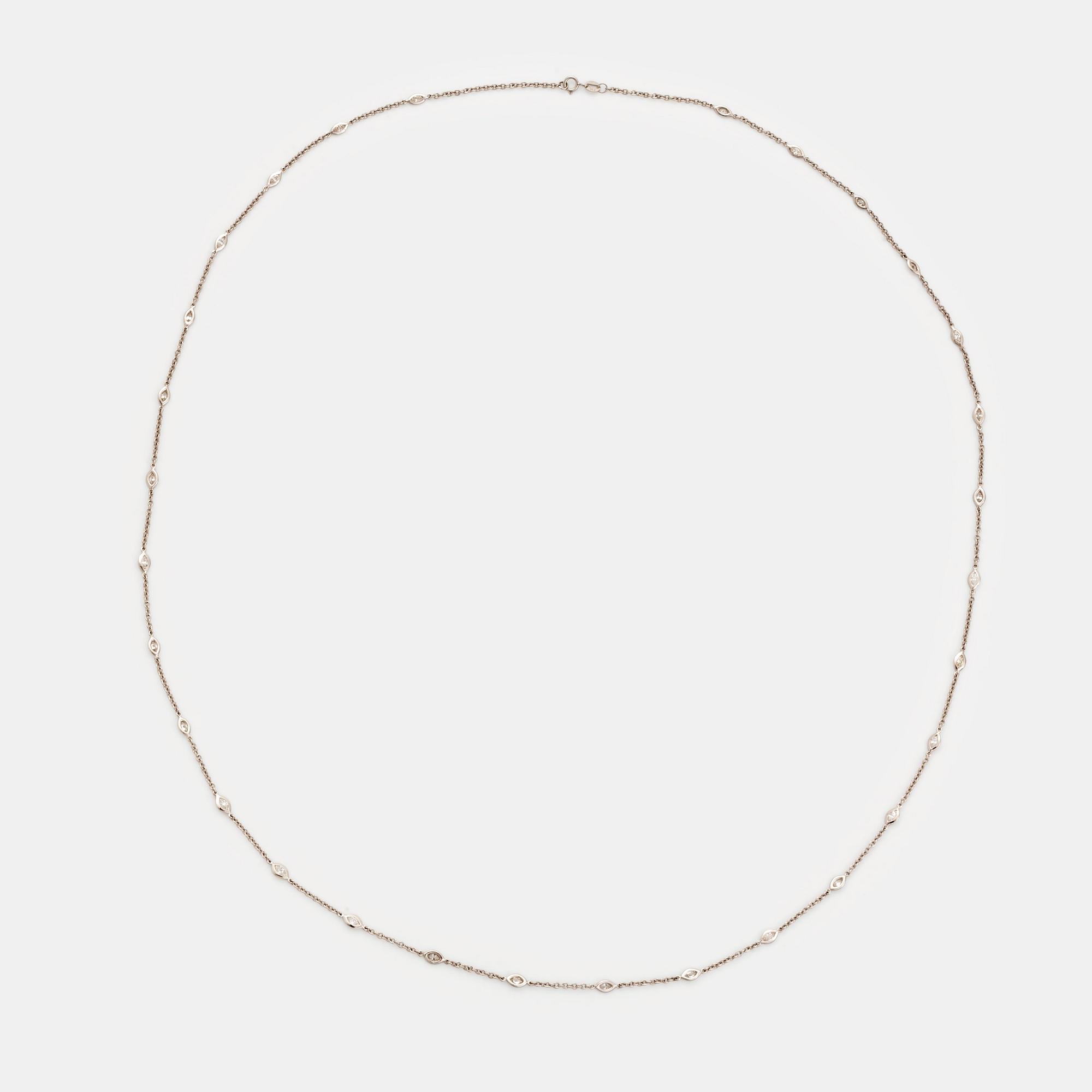 Collier 18K vitguld med markisformade briljantslipade diamanter.