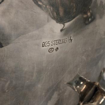 KAFFESERVIS, 3 delar, sterlingsilver, rokokostil, svenska importstämplar, omkring 1900-talets mitt. Vikt 1045 g.