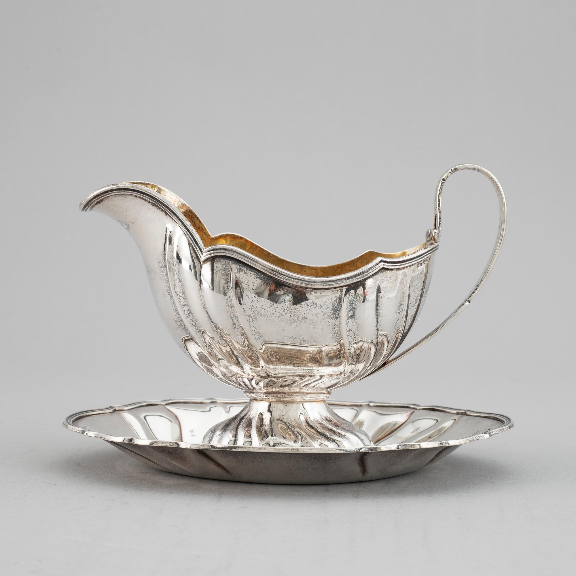 A parcel gilt rococo style sauce boat, maker's mark DAvid Andersen & Co, Stockholm, 1911.