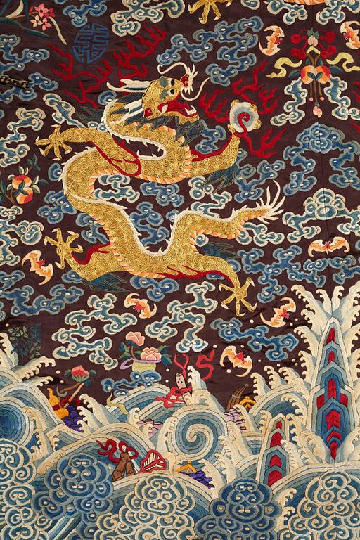 A Chinese embroidered silk robe, late Qing dynasty, circa 1900.