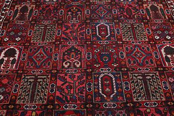 A CARPET, Bakthiari 390 x 305 cm.