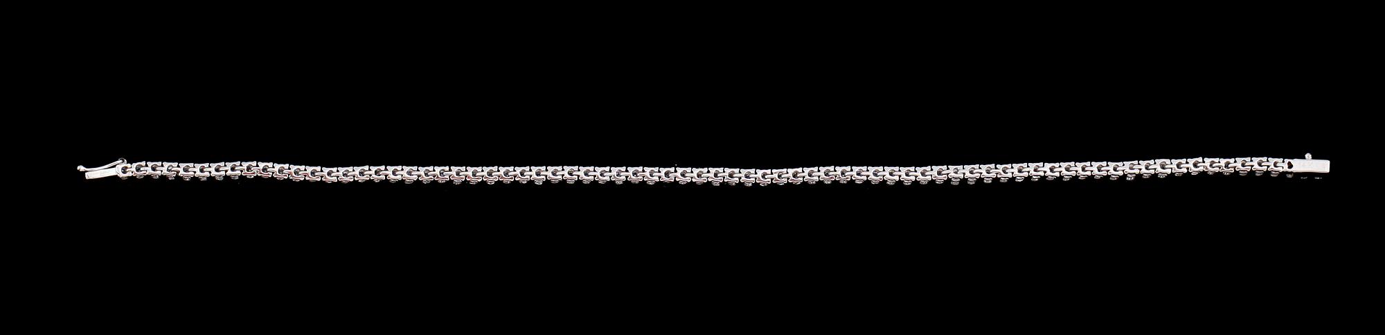 ARMBAND, 14 k vitguld, Rivière, briljantslipade diamanter tot ca 4.72 ct.