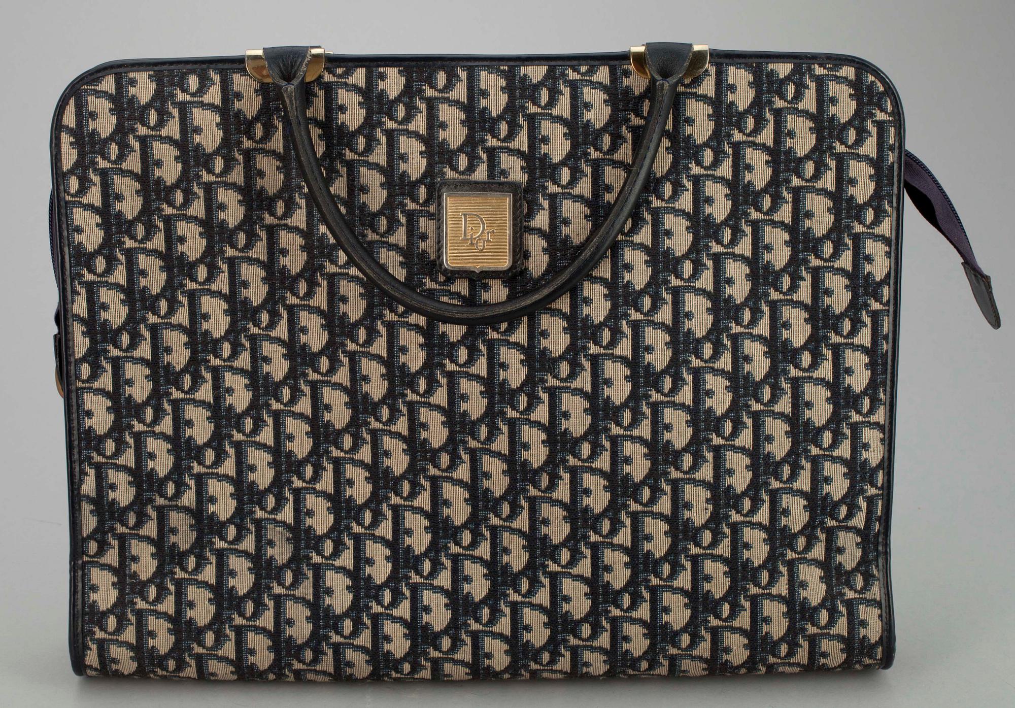 ASIAKIRJALAUKKU, Christian Dior.