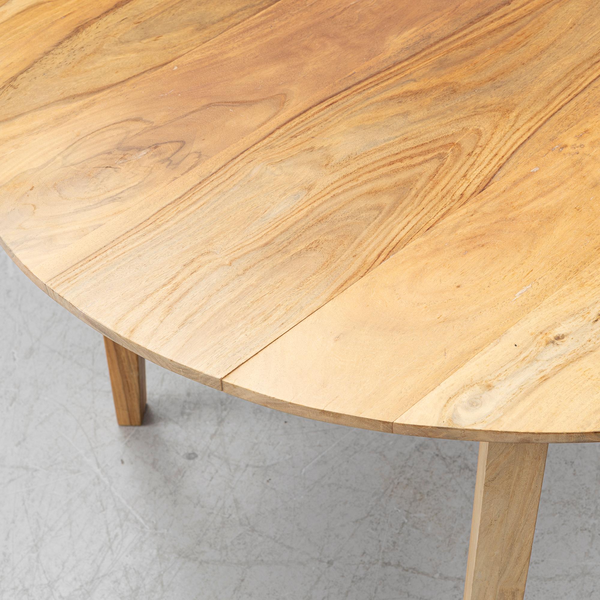 A dining table, House Doctor.