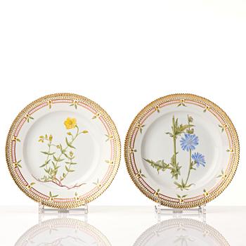 A set of six Royal Copenhagen 'Flora Danica' dinner plates, Denmark, 20th Century.