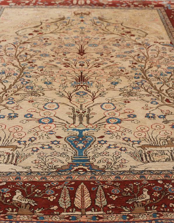 SEMI-ANTIQUE KASHAN PROBABLY. 205 x 138,5 cm.