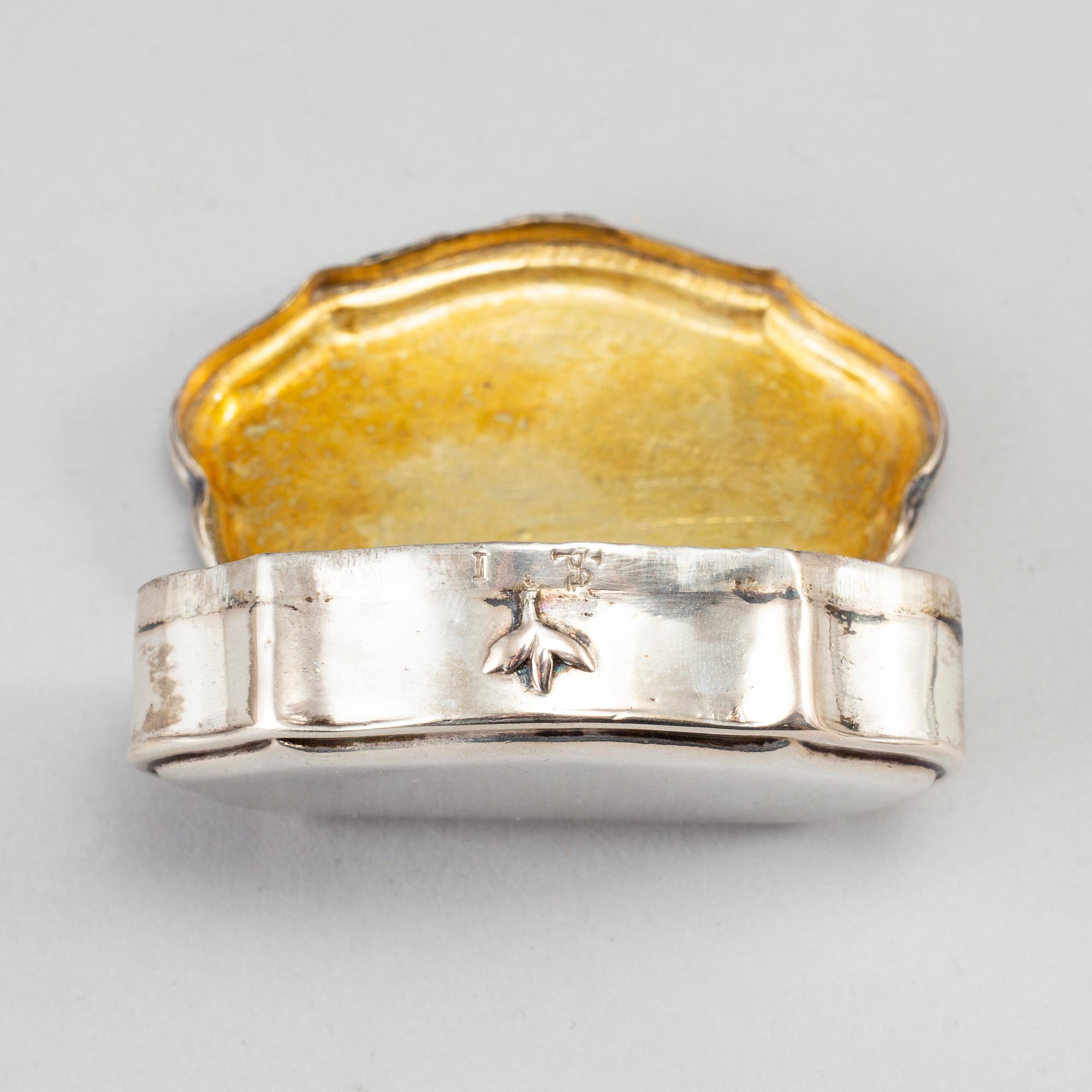 An 18th century parcel-gilt silver snuff-box, unidentified marks.