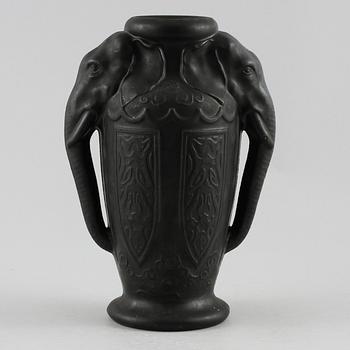 HÄNKELVAS, basalt ware, jugend, 1900-talets första hälft.