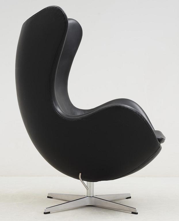An Arne Jacobsen black leather 'Egg' chair, Fritz Hansen, Denmark 2007.