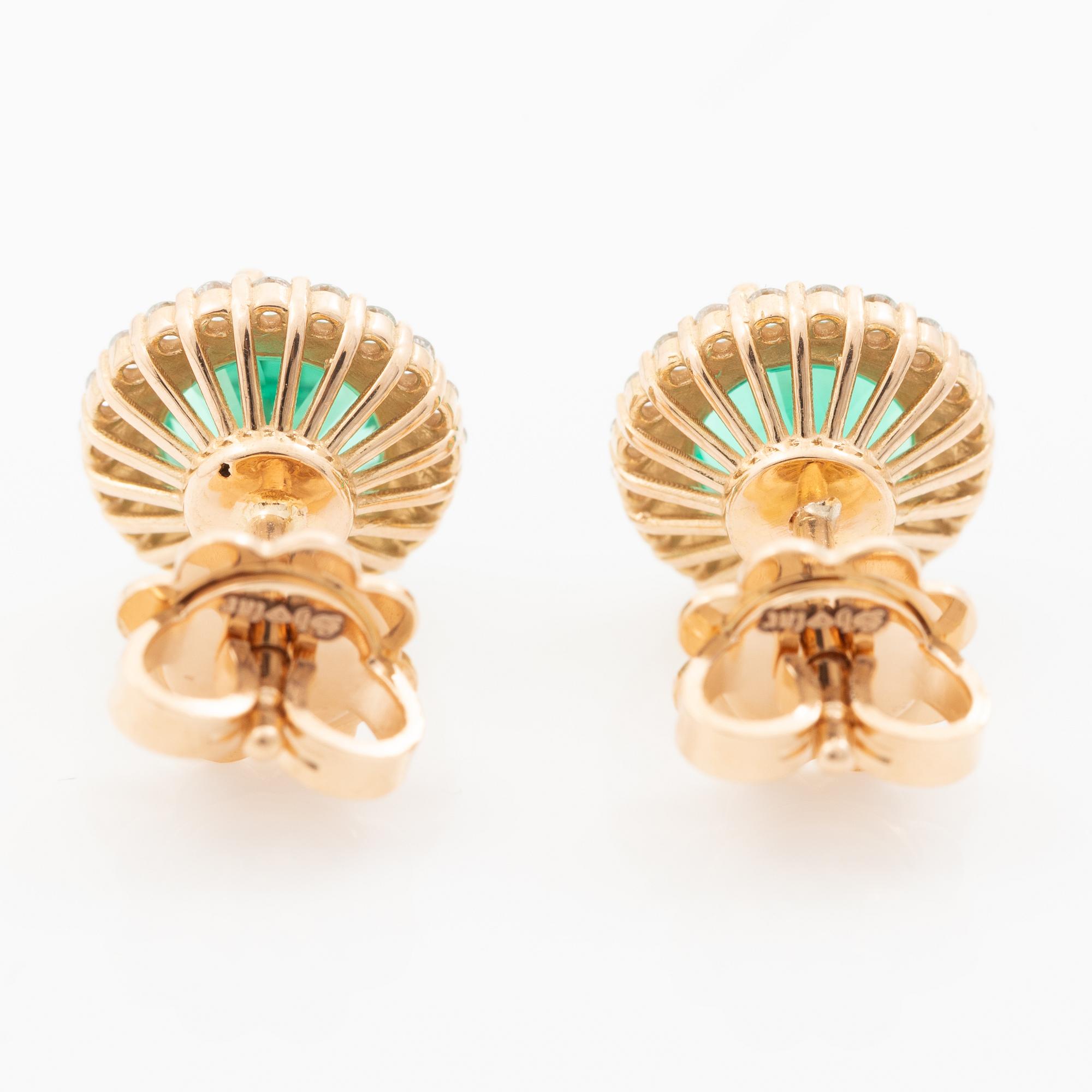 Earrings 18K gold with synthetic emeralds and brilliant-cut diamonds.