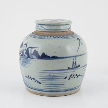 Two blue and white dishes and a jar with cover, Qing dynasty, 19th Century.