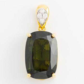 Pendant with green tourmaline 15.83 cts and brilliant-cut diamonds.