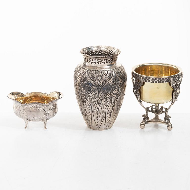Vas samt två skålar, silver, bl a Gewe, Malmö 1967.
