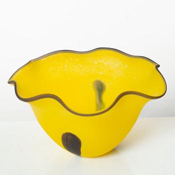 Ulrica Hydman-Vallien, a glass bowl, Kosta Boda.