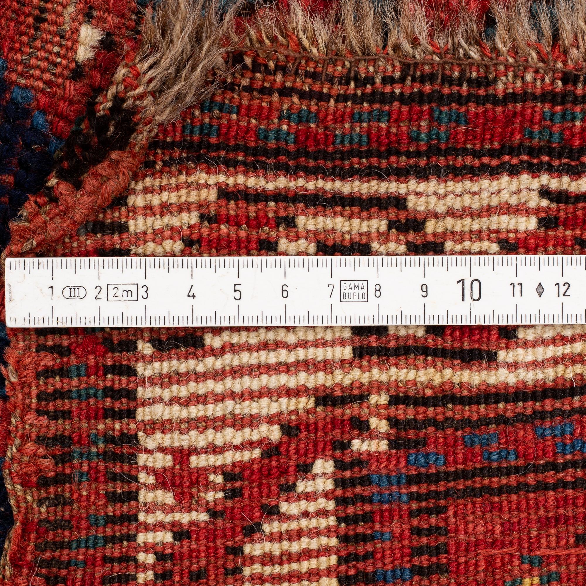 Gallerimatta, Antik kazak, ca 240 x 120 cm.