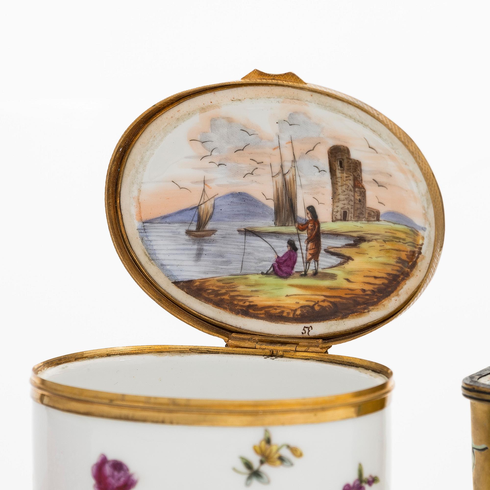 Dosor, 3 st, porslin, främst Tyskland, 1800-talets slut.