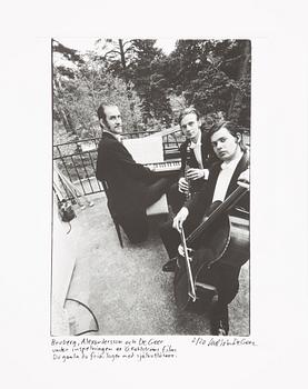 Carl Johan De Geer, "Broberg, Alexandersson och De Geer under inspelningen av Ö. Fahlströms film Du gamla du fria".