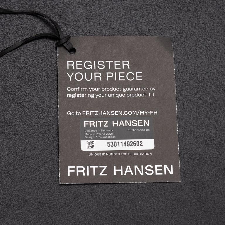 Arne Jacobsen, fåtölj, "Ägget", Fritz Hansen, Danmark, 2021.