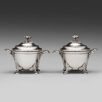 199. A pair of Swedish 18th century silver miniature bowls and covers, mark of Simson Ryberg, Stockholm 1776.