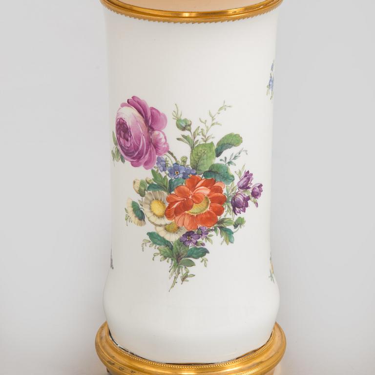Royal Copenhagen, pöytävalaisin, 1900-luvun puoliväli.