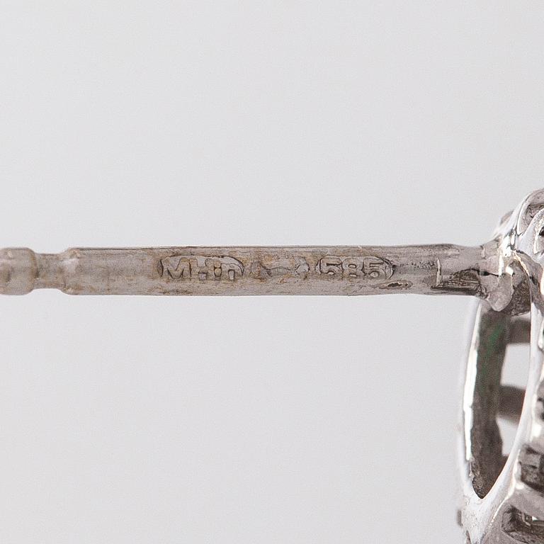 Örhängen, 14K vitguld, smaragder och diamanter.