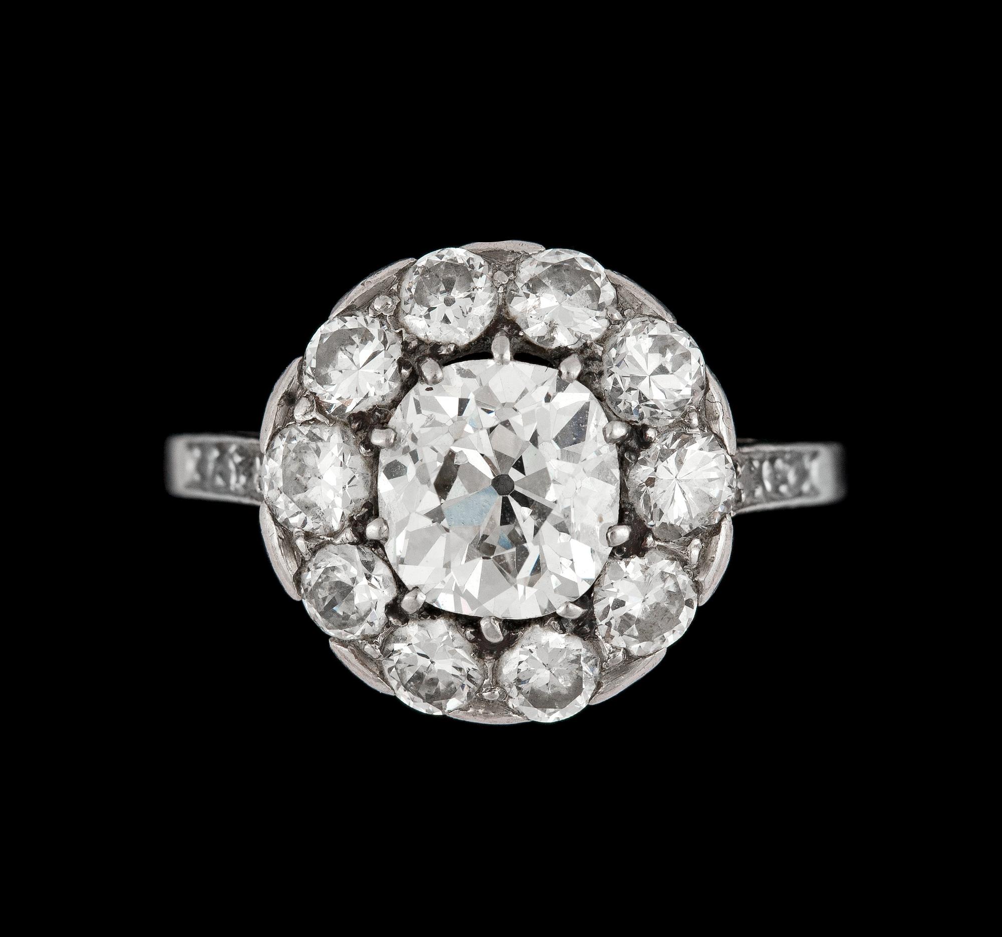 RING, antikslipad diamant, ca 1.10 ct, med 10 gammalslipade diamanter, tot. ca 1 ct.