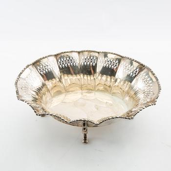 Jardinière/Bowl on foot, first half of the 20th century, silver.