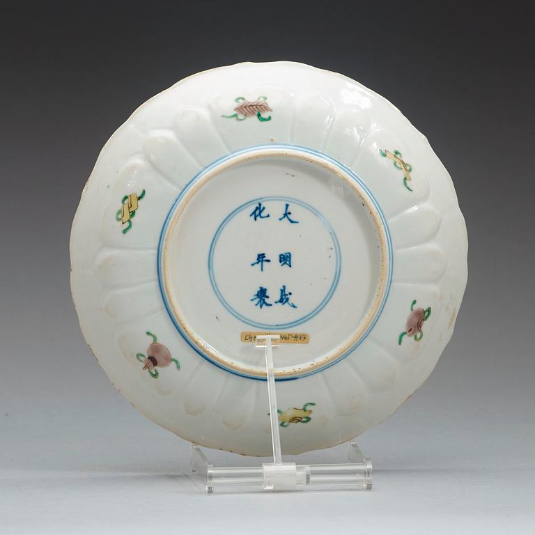 A famille verte dish, Qing dynasty with Chenghua six character mark, Kangxi (1662-1722).